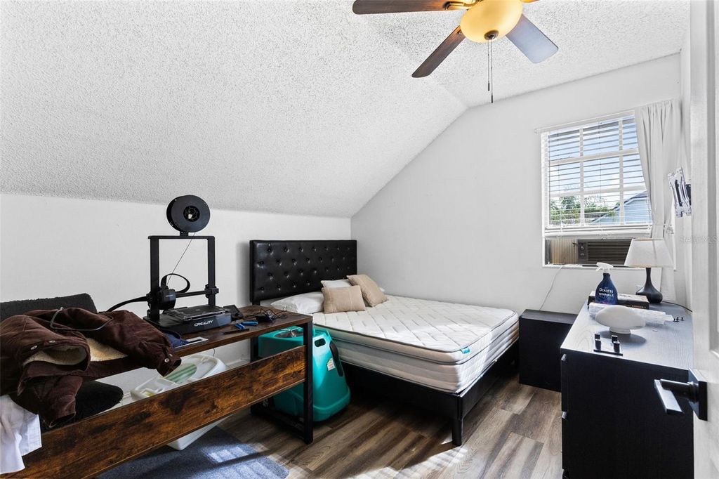 Image 16 of property listing at 2620 WOODS EDGE CIRCLE, Orlando, FL 32817
