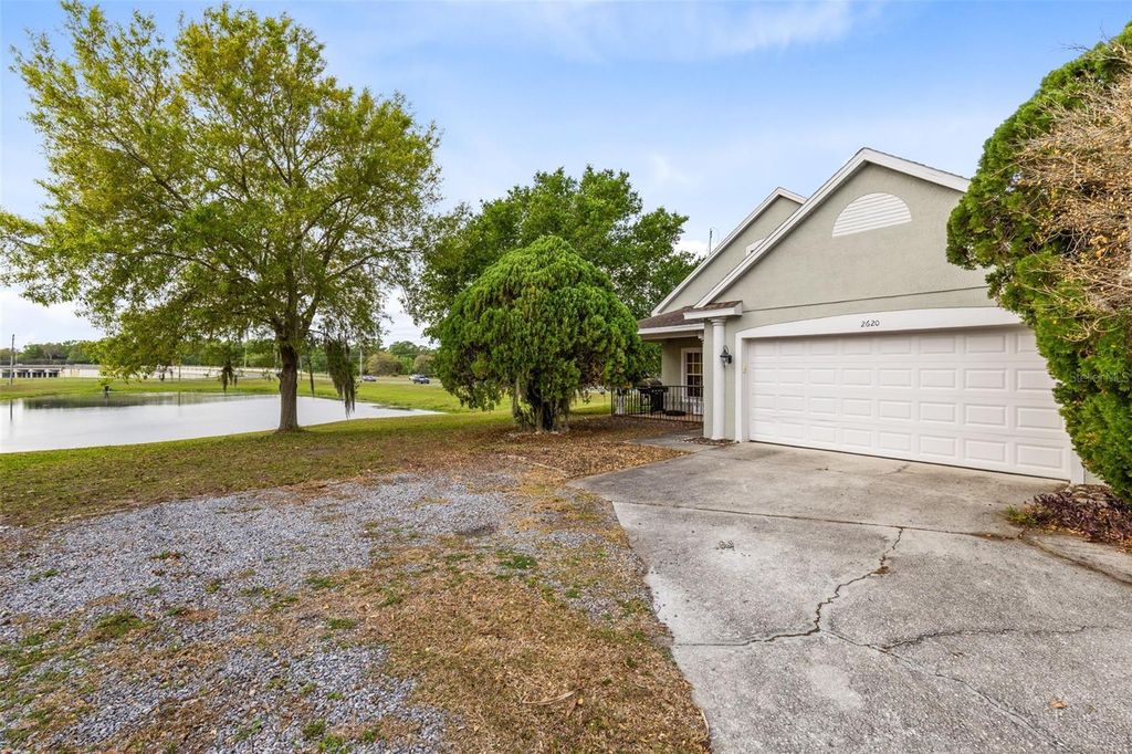 Image 3 of property listing at 2620 WOODS EDGE CIRCLE, Orlando, FL 32817