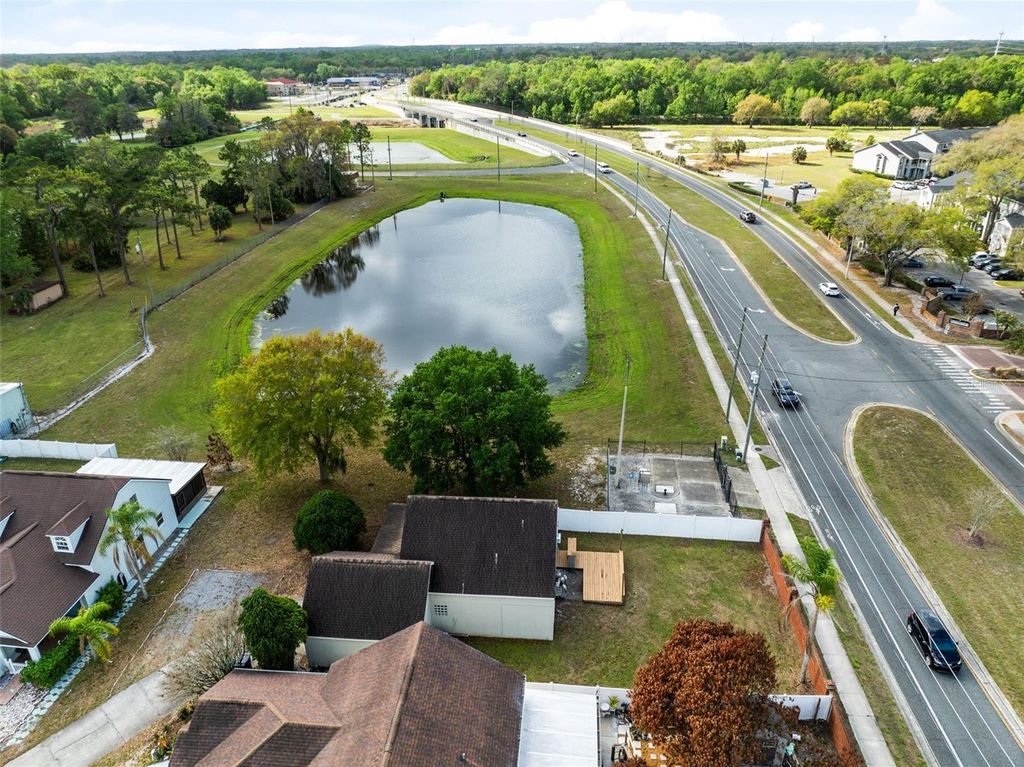 Image 25 of property listing at 2620 WOODS EDGE CIRCLE, Orlando, FL 32817