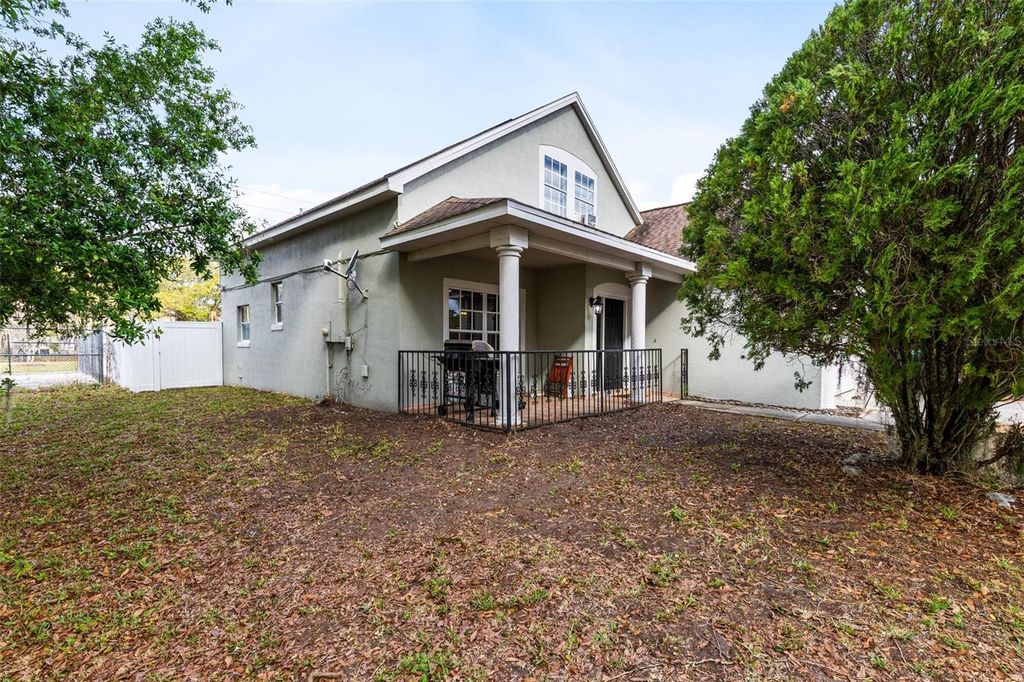 Image 4 of property listing at 2620 WOODS EDGE CIRCLE, Orlando, FL 32817