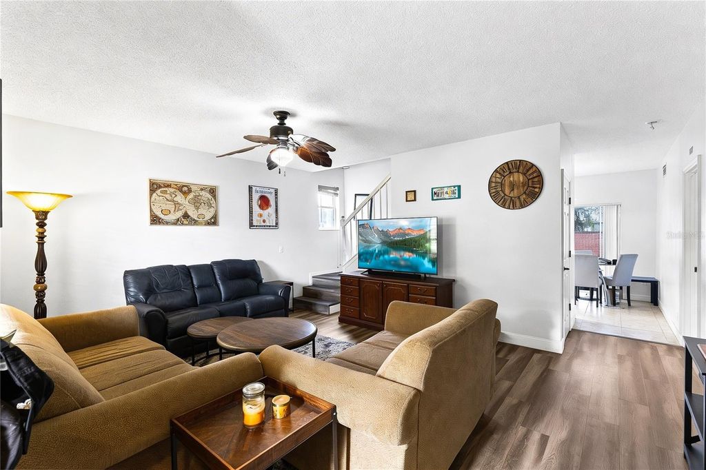Image 7 of property listing at 2620 WOODS EDGE CIRCLE, Orlando, FL 32817