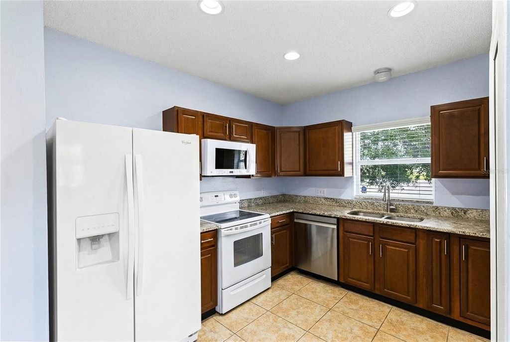 Image 9 of property listing at 2620 WOODS EDGE CIRCLE, Orlando, FL 32817