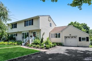 617 Roosevelt Boulevard, Paramus, NJ 07652