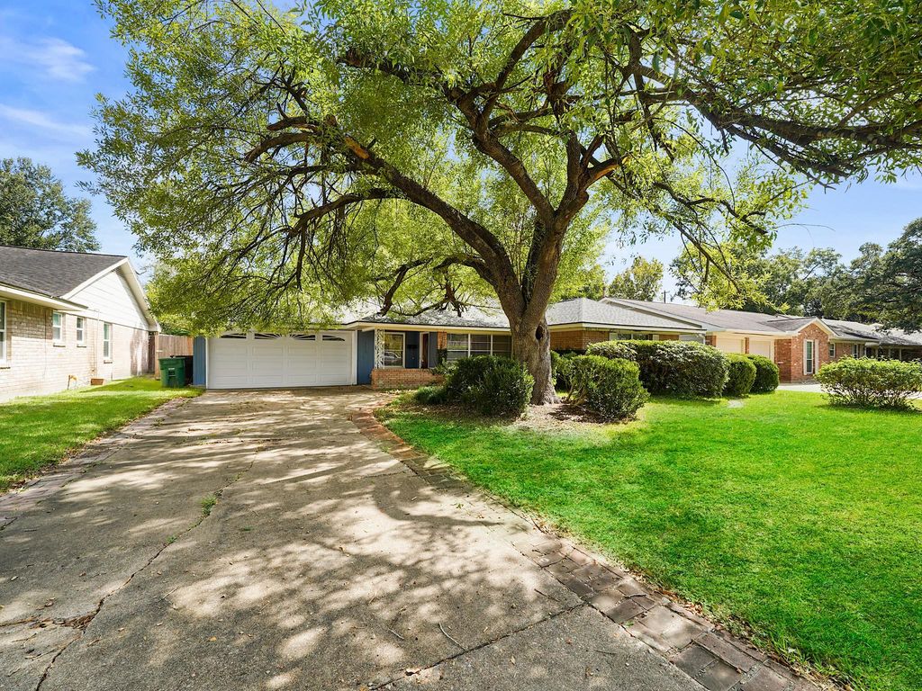 9015 Bintliff Drive, Houston, TX 77074
