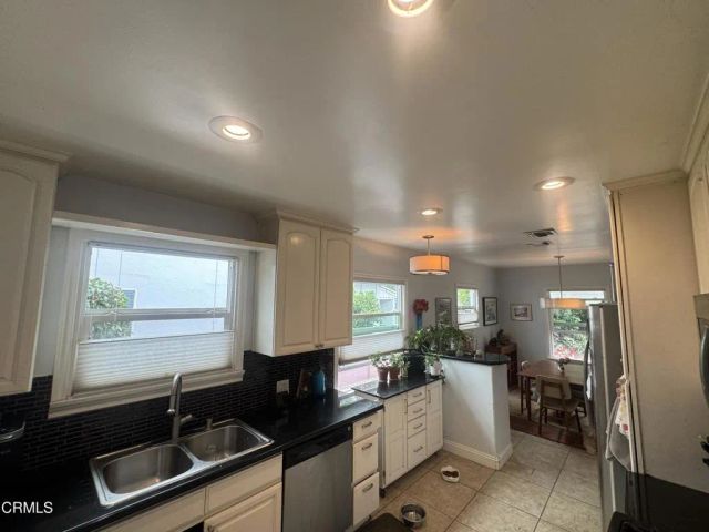 6867 Cantaloupe Avenue, Valley Glen, CA 91405