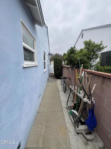 6867 Cantaloupe Avenue, Valley Glen, CA 91405