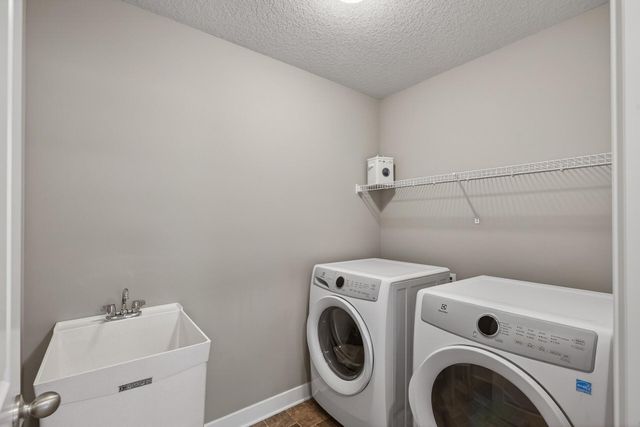 1429 Clover Preserve Lane, Chaska, MN 55318