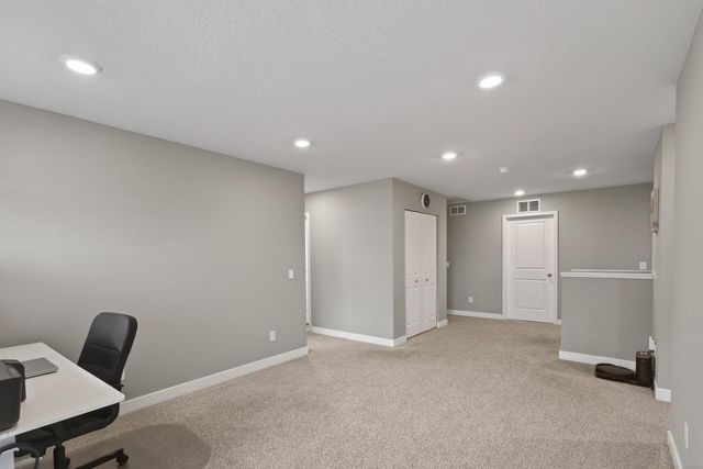 1429 Clover Preserve Lane, Chaska, MN 55318