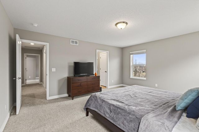 1429 Clover Preserve Lane, Chaska, MN 55318