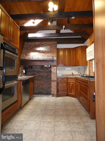 441 S FRONT ST, Columbia, PA 17512