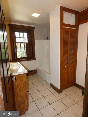 441 S FRONT ST, Columbia, PA 17512