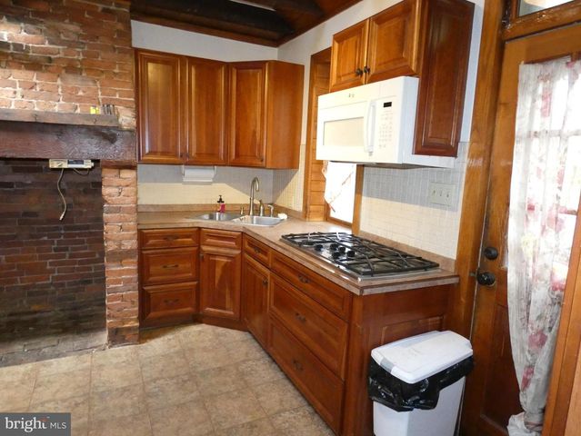 441 S FRONT ST, Columbia, PA 17512
