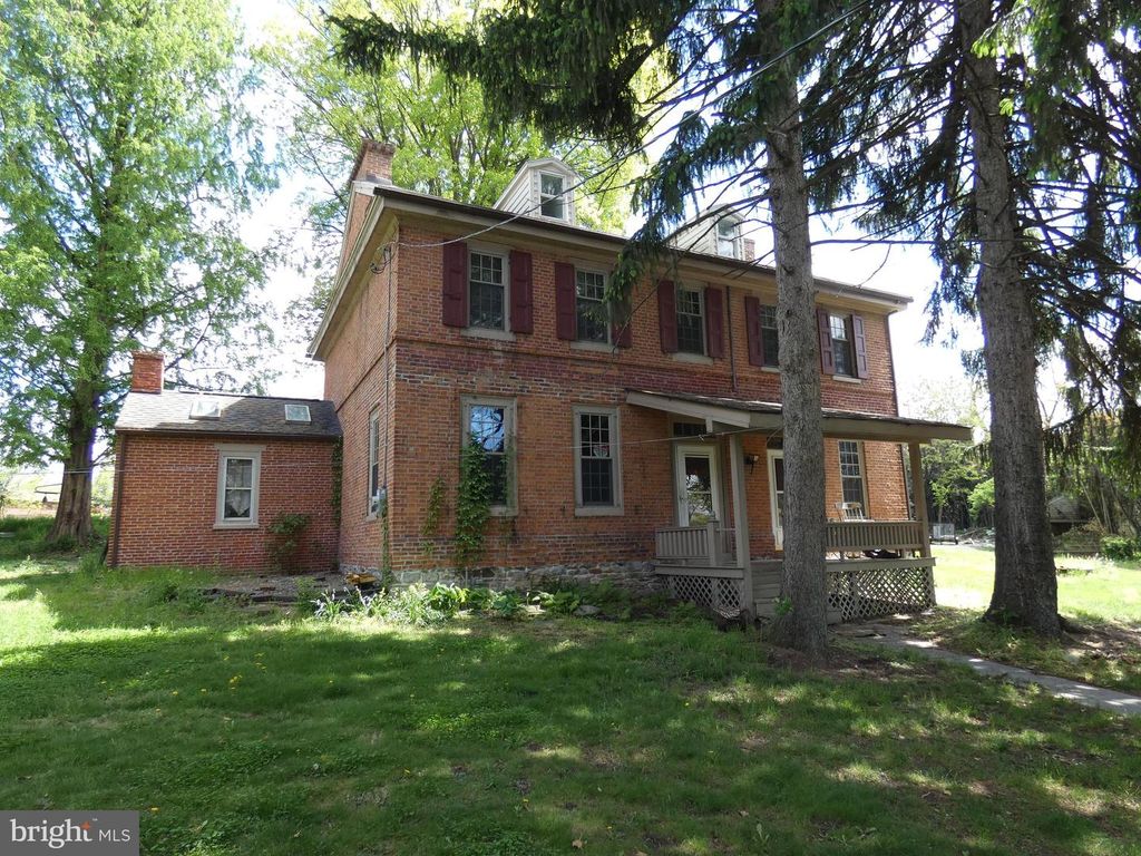 441 S FRONT ST, Columbia, PA 17512