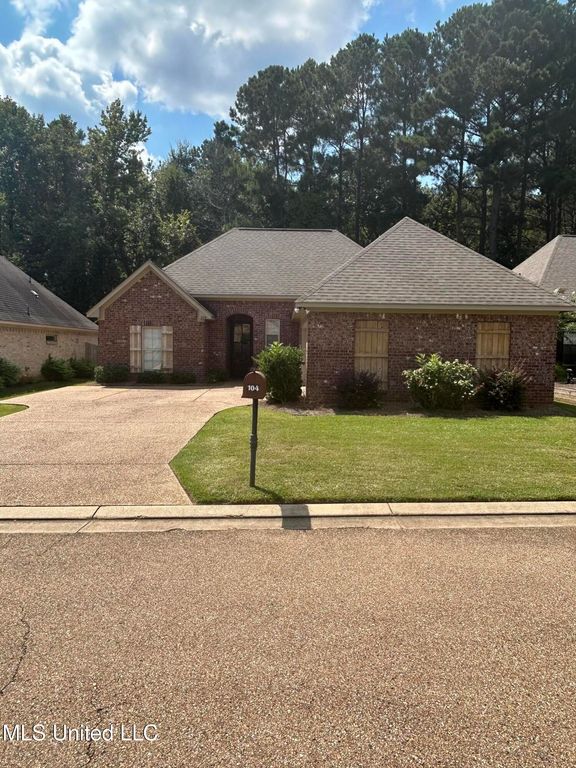 104 Meadowcreek Drive, Brandon, MS 39042