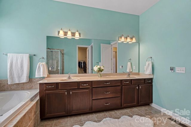 10654 Rippling Stream Drive NW, Concord, NC 28027