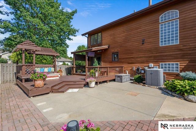 12357 Seward Street, Omaha, NE 68154