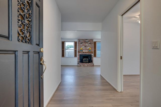 1324 Northgate Dr, Manteca, CA 95336