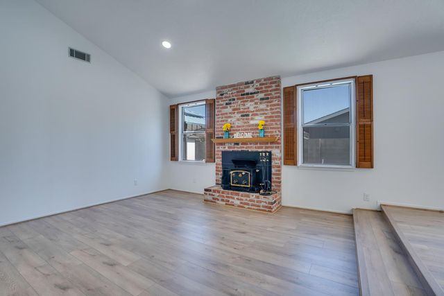 1324 Northgate Dr, Manteca, CA 95336