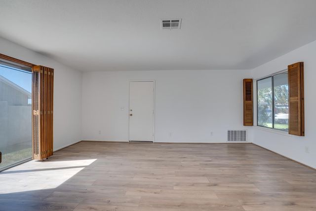 1324 Northgate Dr, Manteca, CA 95336