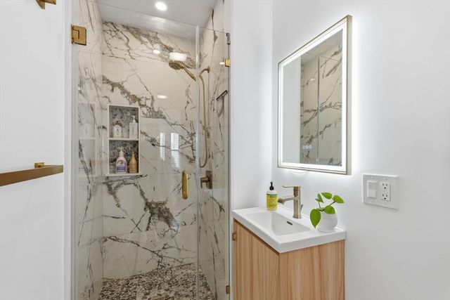 29-31 Cushing St 3, Cambridge, MA 02138
