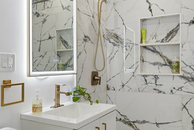 29-31 Cushing St 3, Cambridge, MA 02138