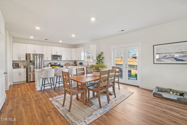 209 Artist Avenue, Johnson City, TN 37615