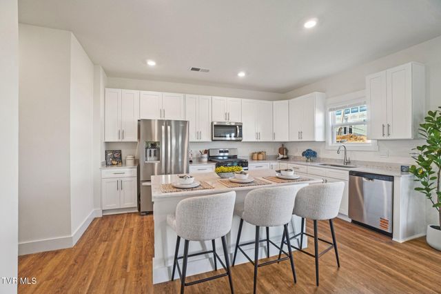 209 Artist Avenue, Johnson City, TN 37615