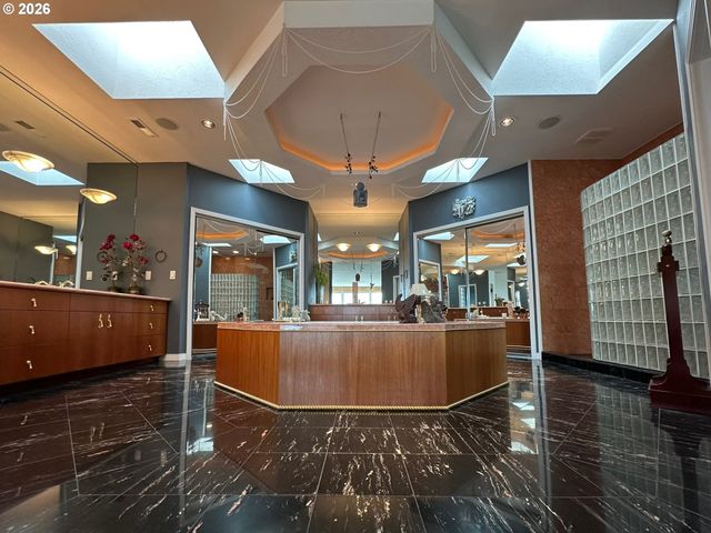 9212 Nw MCKENNA Dr, Portland, OR 97229