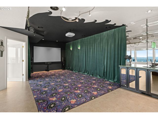 9212 Nw MCKENNA Dr, Portland, OR 97229