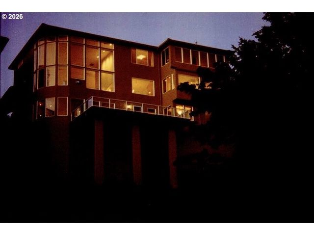 9212 Nw MCKENNA Dr, Portland, OR 97229
