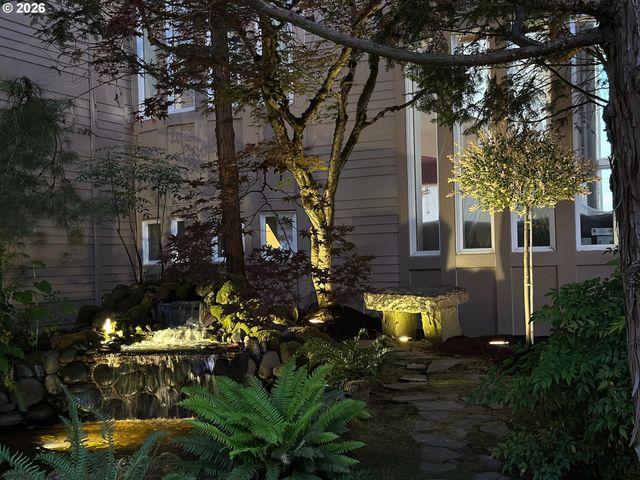 9212 Nw MCKENNA Dr, Portland, OR 97229