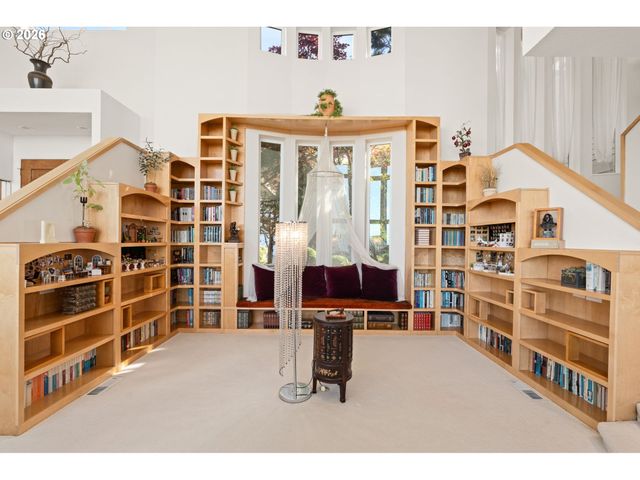 9212 Nw MCKENNA Dr, Portland, OR 97229