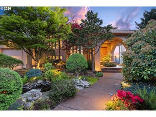 9212 Nw MCKENNA Dr, Portland, OR 97229