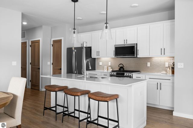 225 E Seventeenth Street # 3C, Traverse City, MI 49684