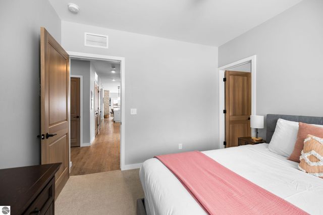 225 E Seventeenth Street # 3C, Traverse City, MI 49684