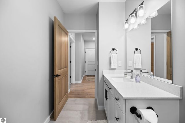 225 E Seventeenth Street # 3C, Traverse City, MI 49684