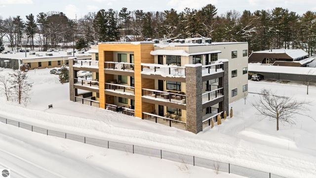 225 E Seventeenth Street # 3C, Traverse City, MI 49684