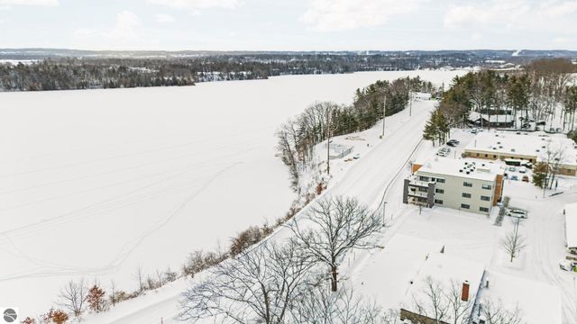 225 E Seventeenth Street # 3C, Traverse City, MI 49684