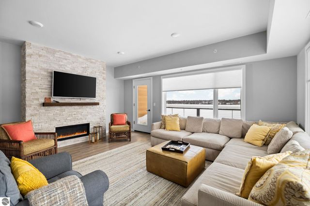 225 E Seventeenth Street # 3C, Traverse City, MI 49684