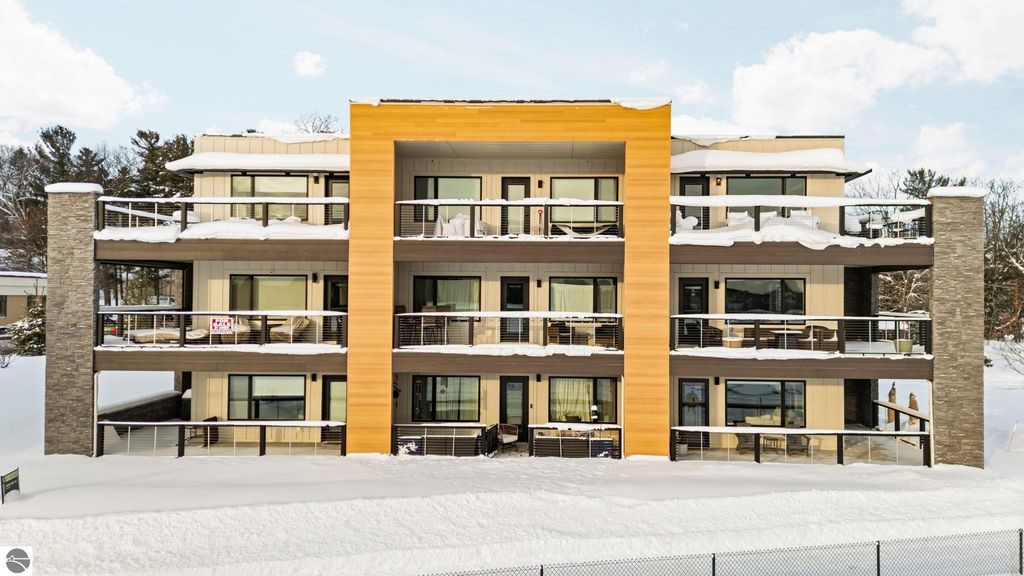 225 E Seventeenth Street # 3C, Traverse City, MI 49684