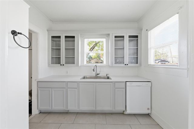 3808 Highway 3, Dickinson, TX 77539