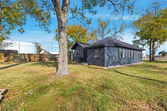 3808 Highway 3, Dickinson, TX 77539