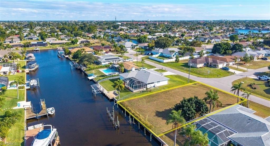 111 SE 37th TER, CAPE CORAL, FL 33904 — photo 2