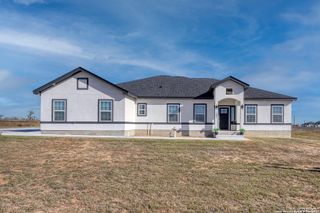 105 Hidden Cove, Floresville, TX 78114