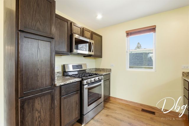 233 W Hawthorne Drive, Round Lake Beach, IL 60073