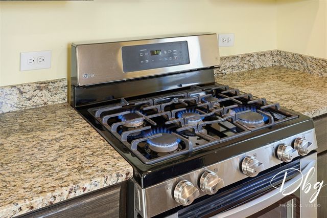 233 W Hawthorne Drive, Round Lake Beach, IL 60073