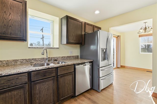 233 W Hawthorne Drive, Round Lake Beach, IL 60073