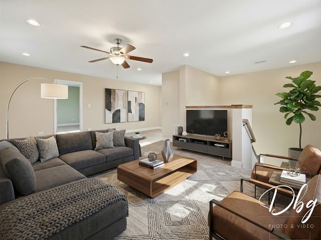 233 W Hawthorne Drive, Round Lake Beach, IL 60073