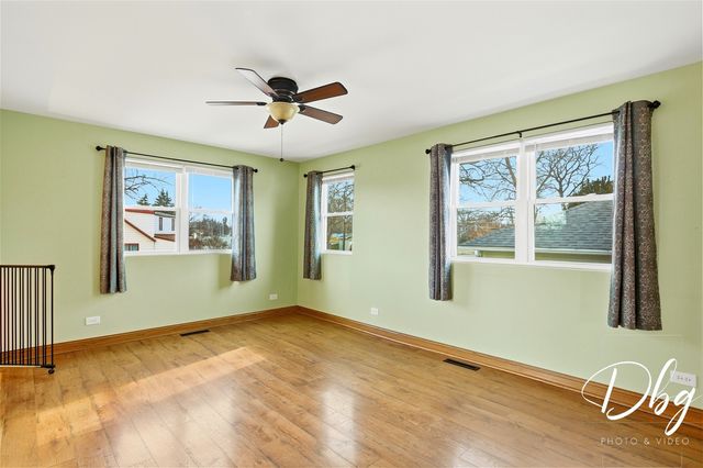 233 W Hawthorne Drive, Round Lake Beach, IL 60073