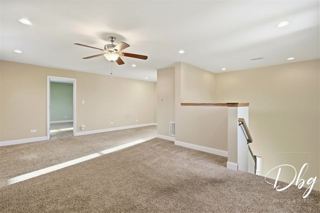 233 W Hawthorne Drive, Round Lake Beach, IL 60073